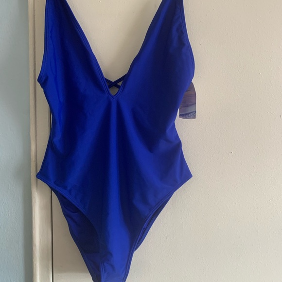 Bathsuit - Picture 3 of 5